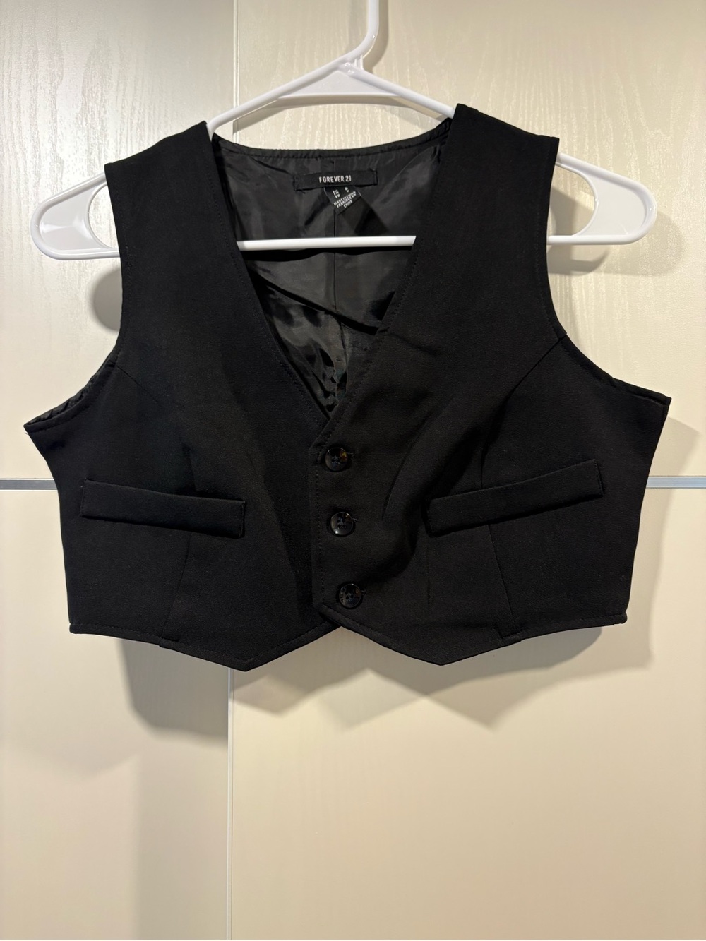 Forever 21 Women’s Black Cropped Button Vest
